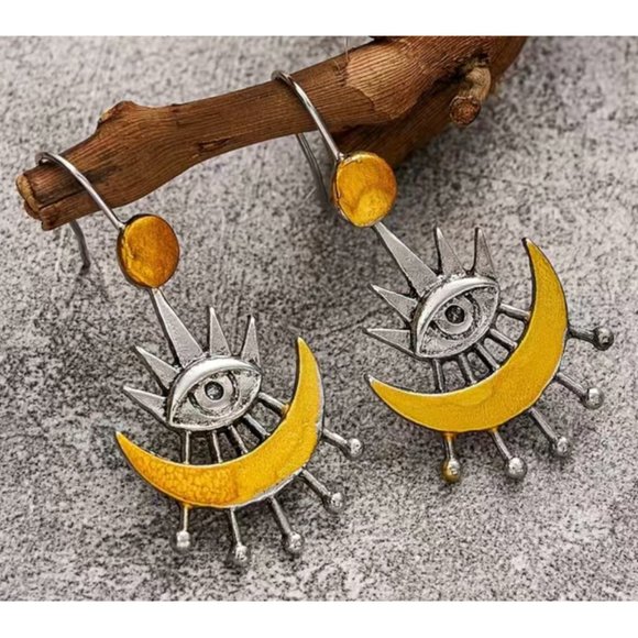 "The Moon Cry" Eye Moon Dangle Bohemian Earrings - Picture 1 of 3